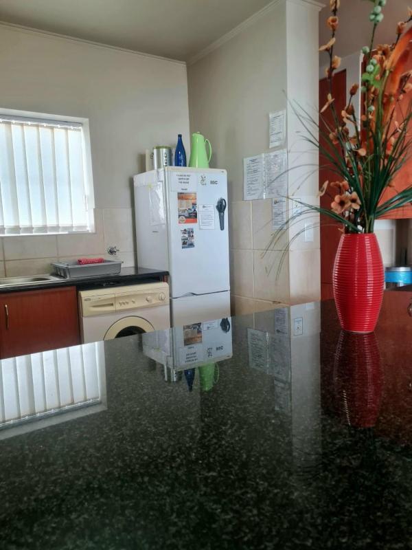 Point Village Accommodation - Estoril 26 - image 4