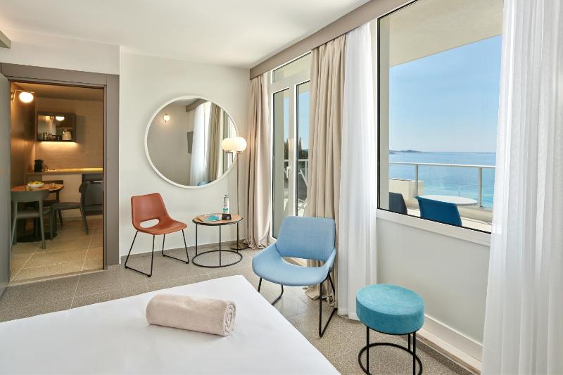 Sea View Suite with Terrace image 1