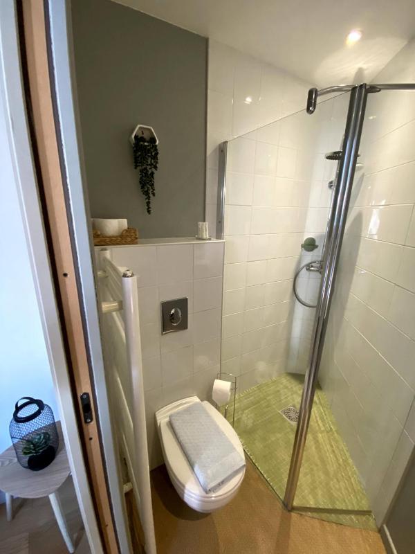 Standard Double Room image 4