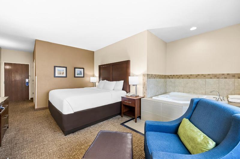 Suite with Spa Bath image 2