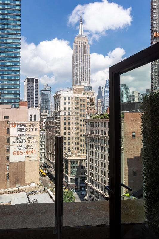 Gotham Jr. Suite King Terrace image 3