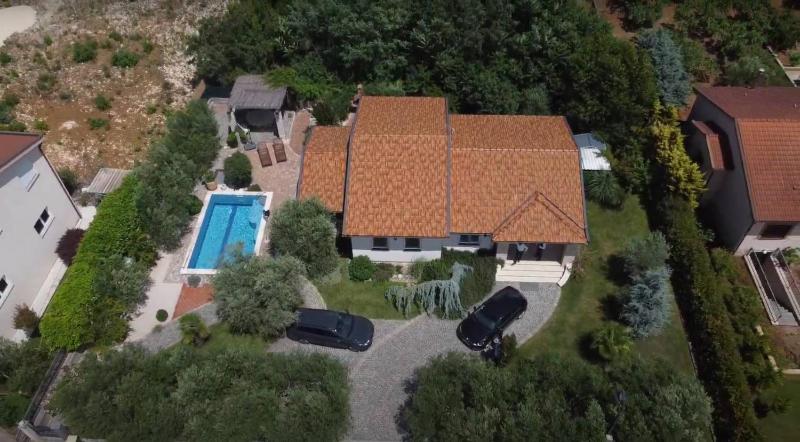 Three-Bedroom Villa image 4