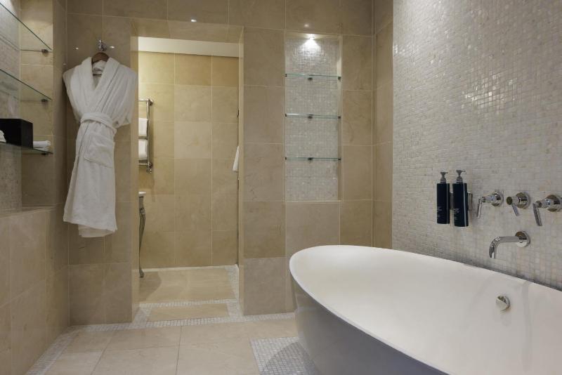 King Junior Suite image 3