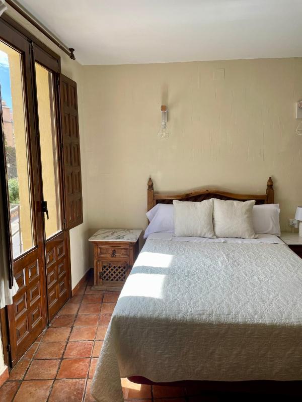 Double Room image 3