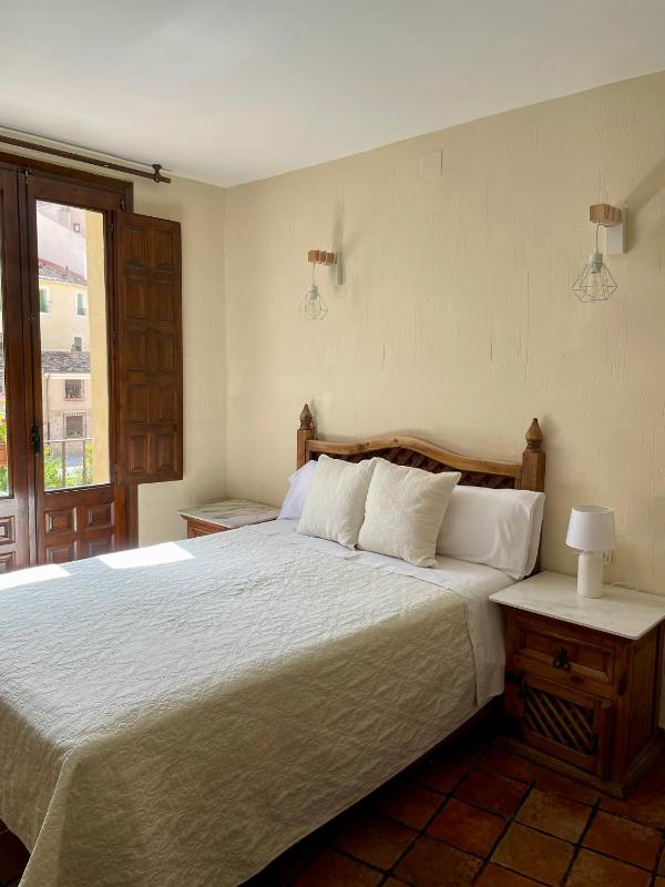 Double Room image 4