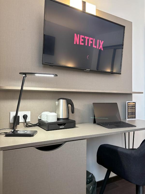 Standard Twin Room image 3