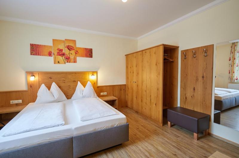 Double Room image 4