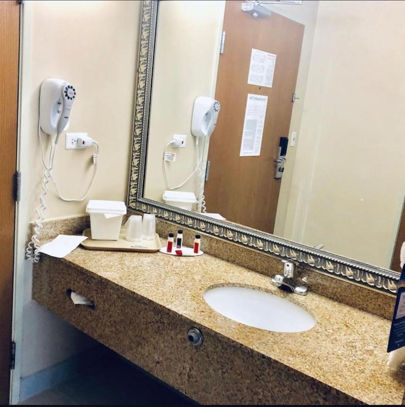 King Room - Non-Smoking image 2