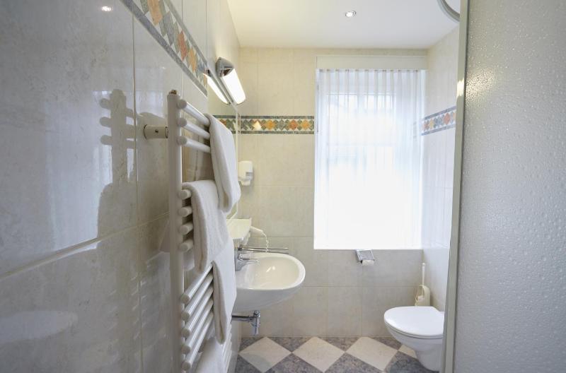 Double Room image 3