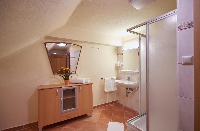 Quadruple Room image 4
