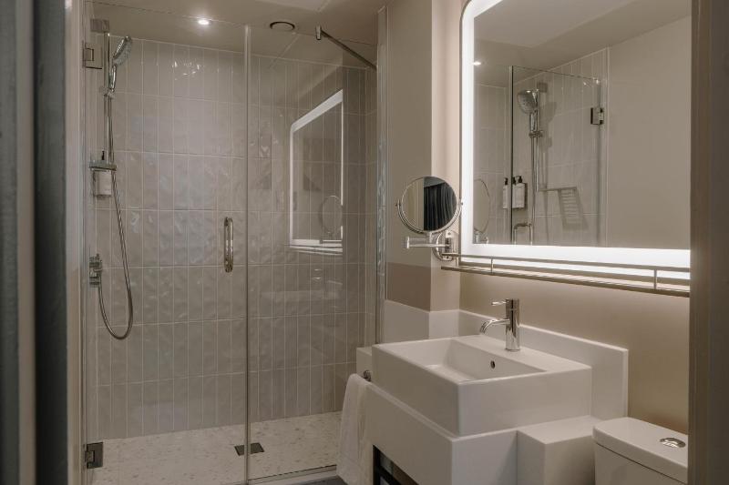 Superior Queen Room image 3