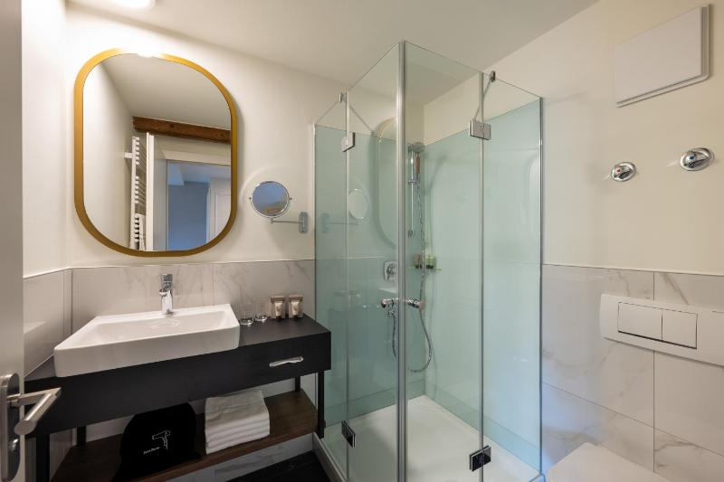 Deluxe Single Room image 1