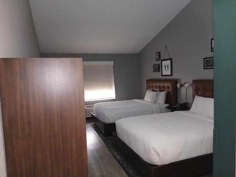 Deluxe Room, Larger Guest room, 2 Queen image 4