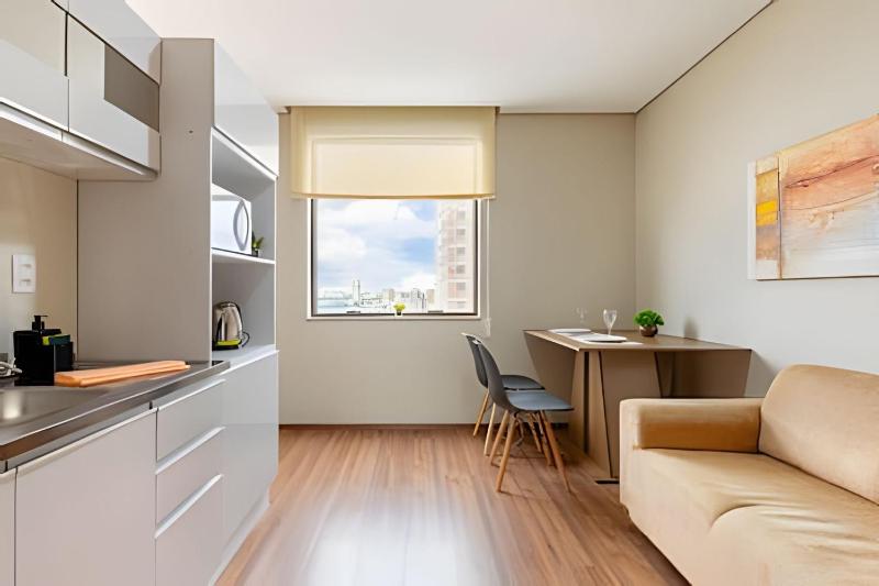 Flat espaçoso c/copa localização privilegiada 1701 Images