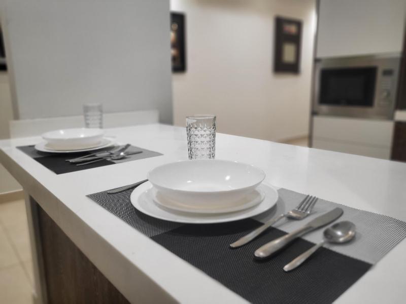 Goldcrest - 1 Bedroom Luxury Apartment - Lahore - image 3