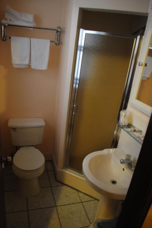 Double Room image 3