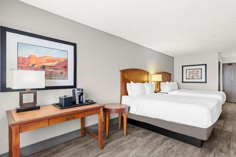 Large Queen Room with Two Queen Beds - Non-Smoking image 3