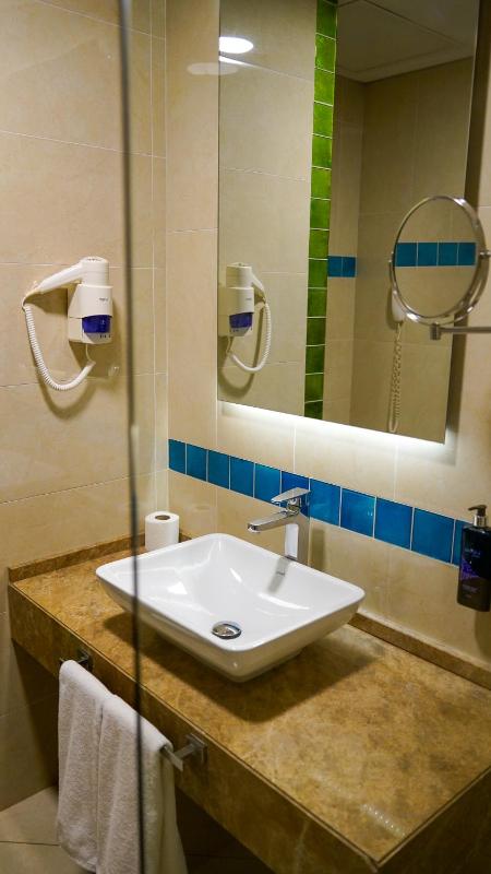 Deluxe Double or Twin Room image 3