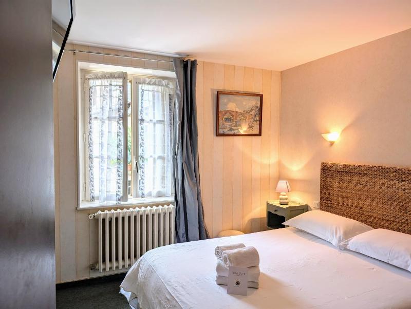 Standard Double Room image 2