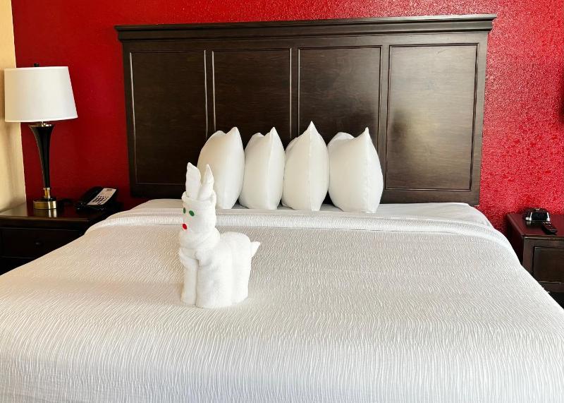 King Room with Partial Water View image 3