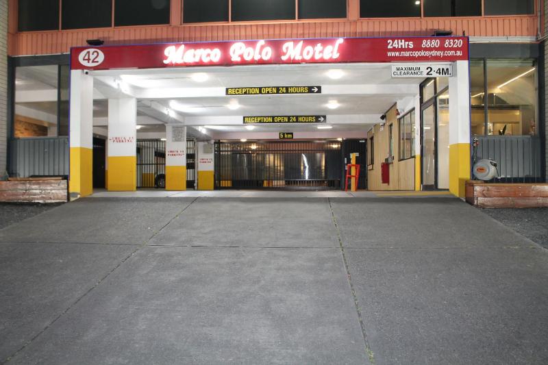Standard Queen and Single image 3