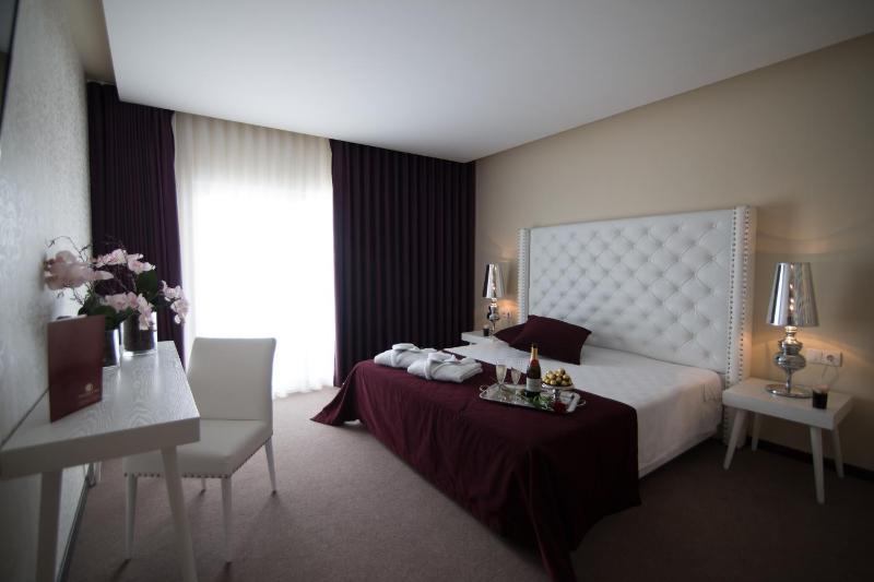 Deluxe Suite image 1