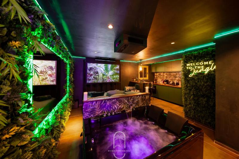 Jungle Love Room Balnéo/cinéma By HC - image 10