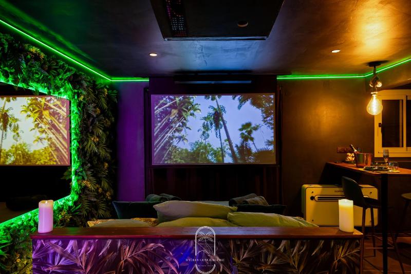 Jungle Love Room Balnéo/cinéma By HC - image 9