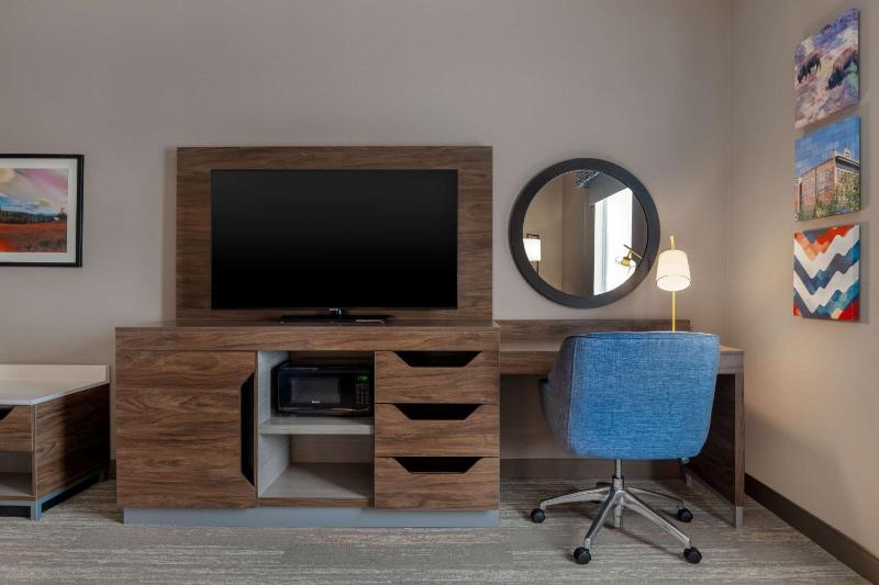 King room with Shower image 3