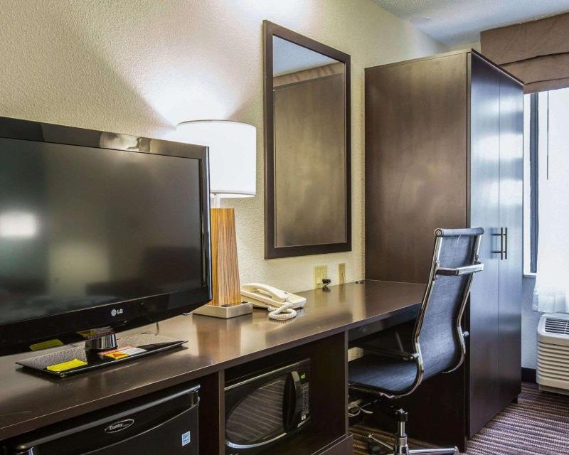 King Room - Non-Smoking image 2