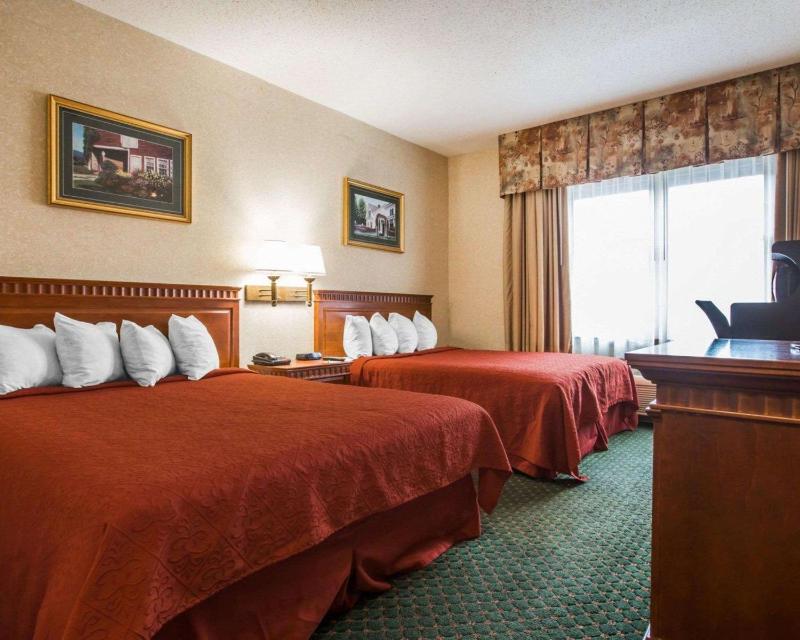 Queen Room with Two Queen Beds - Non-Smoking image 1