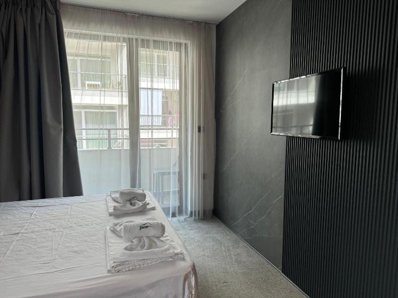 Suite with Balcony (3 Adults) image 4