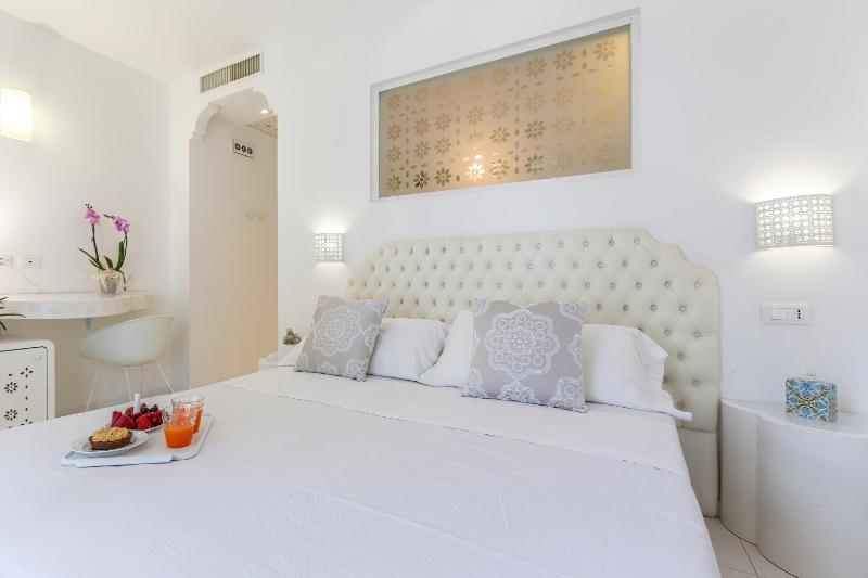 Business Double Room (1 Adult) image 4