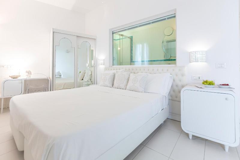 Deluxe Double Room image 1