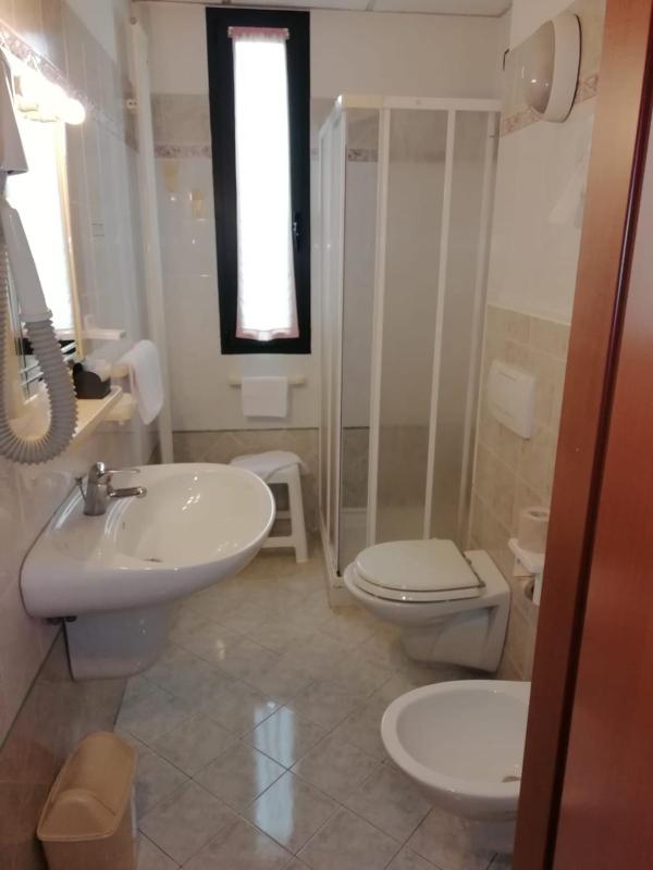 Double or Twin Room with Garden View image 3