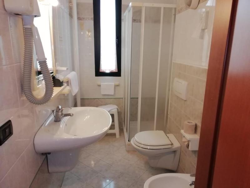 Double or Twin Room with Garden View image 2