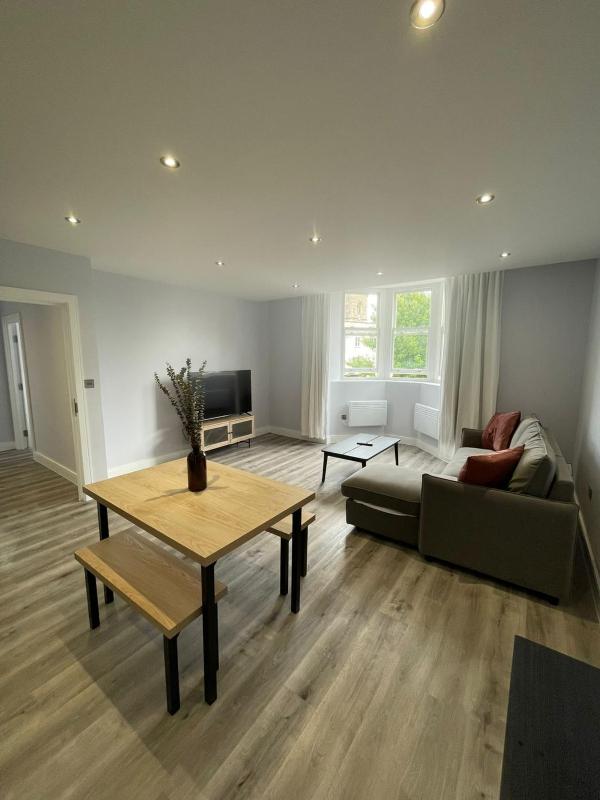 Newly Renovated Square Flat - 6 Guests - Luxury - En-Suites Images