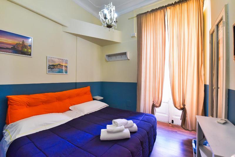 Double Room with Shared Bathroom image 2