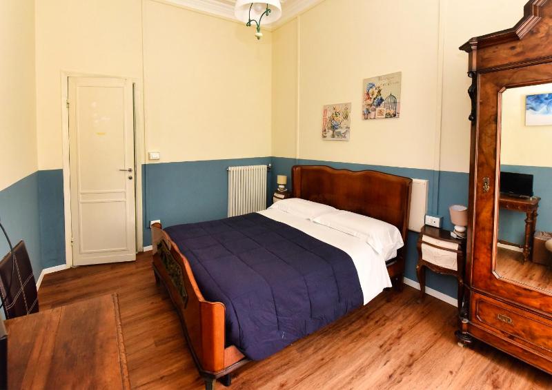 Double Room with Shared Bathroom image 4