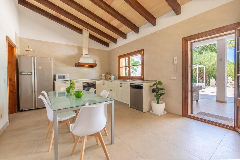 Deluxe Villa image 3