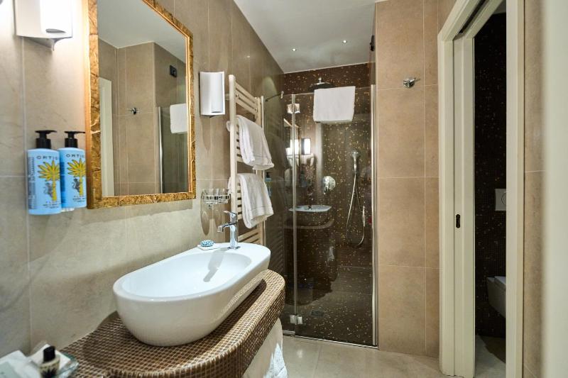 Suite with Sauna image 3