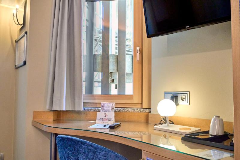 Single Room image 2