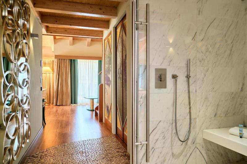 Deluxe Suite image 4