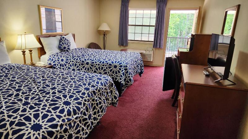 Queen Room image 3