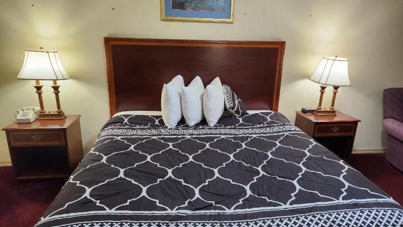 King Room image 3