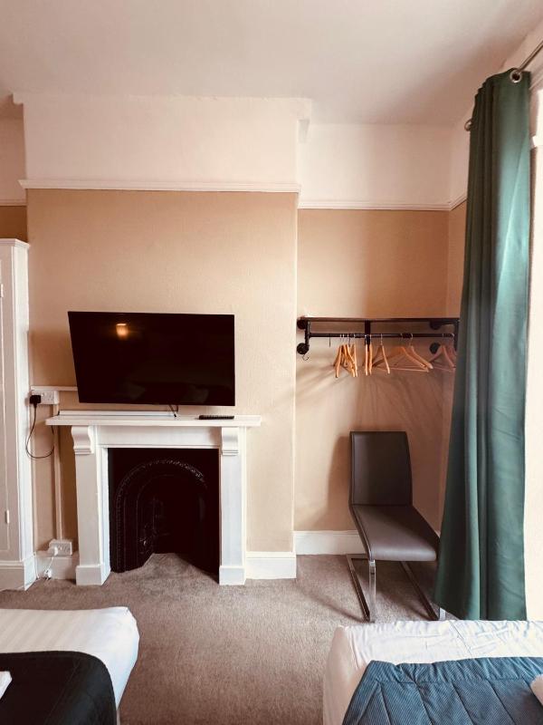Family Room image 4