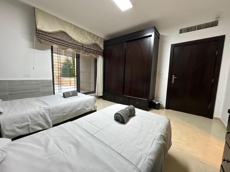 2 En-suite Rooms Central & Garden Terrace - image 6