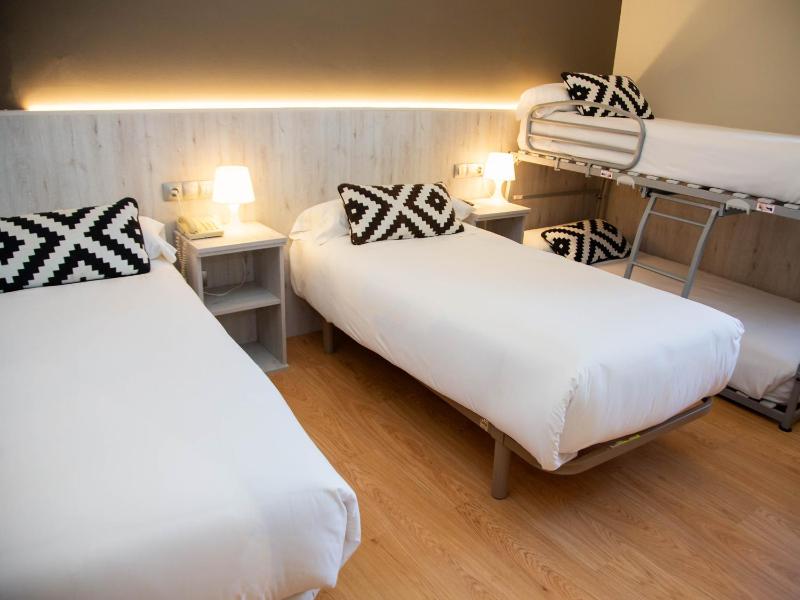 Quadruple Room (2 Adults + 2 Children) image 1