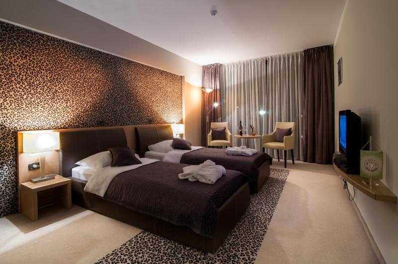 Twin Room image 2