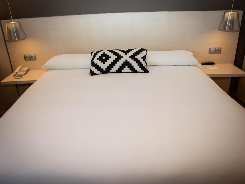 Double Room (double bed) image 4